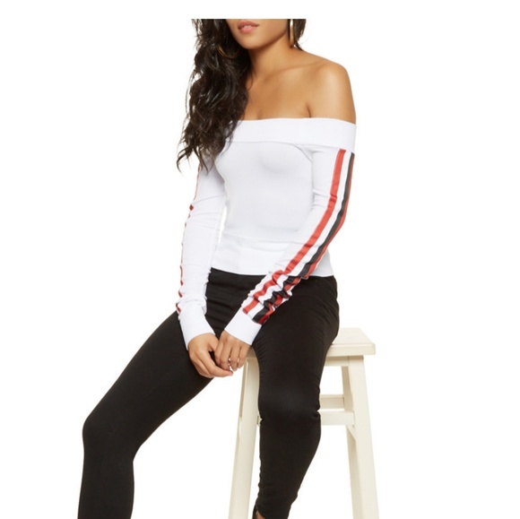 Tops - Nwt Off~Shoulder Long~Skeeve Ribbed Top Medium